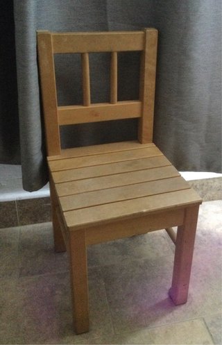 Silla de madera infantil