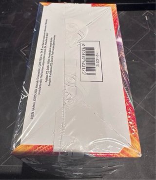 Caja Pokémon Surging Sparks