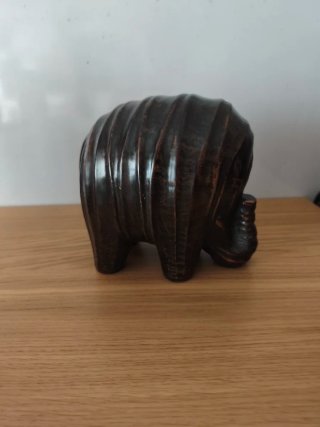 Elefante de cerámica marrón