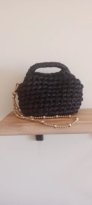 Borsa Clutch nero con tracolla dorata