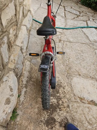 Bicicleta infantil roja