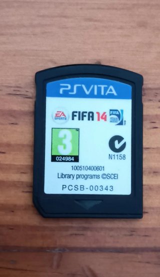 PS Vita + FIFA 14 + Scheda Memoria