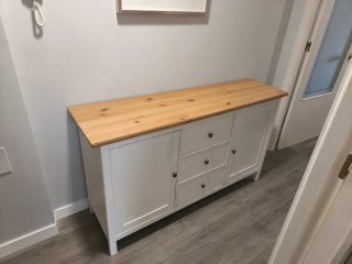 Muebles de salón Ikea Hemnes madera y blanco
