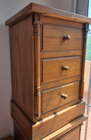 Dormitorio de madera maciza