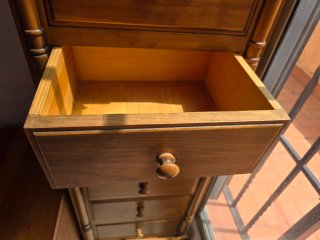 Dormitorio de madera maciza