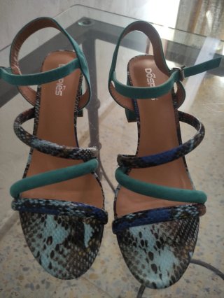 Sandalias Dospies Nuevas. Turquesa Talla 41