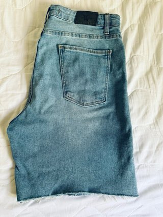 Pantalones cortos con bordes sin rematar