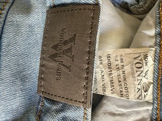 Pantalones cortos con bordes sin rematar