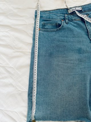 Pantalones cortos con bordes sin rematar