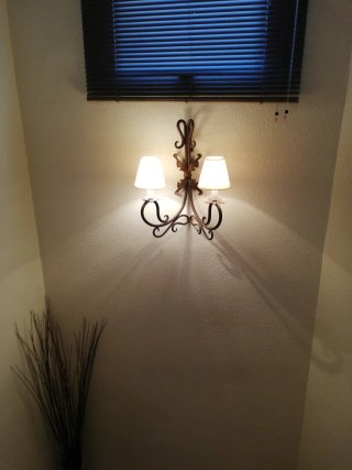 Lámpara de forja de pared