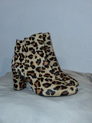 Botín pelo potro estampado leopardo