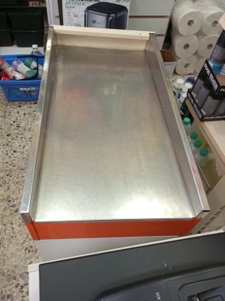 Caja registradora con mueble naranja
