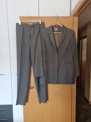 Traje CHOC pantalón y levita gris