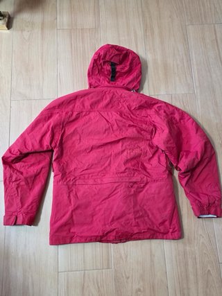 Pantalón de esquí rojo y chaqueta