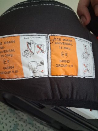 Alzador de coche para niños