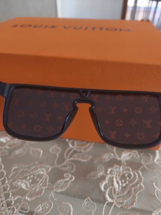 Occhiali da sole LV Louis Vuitton neri specchiati