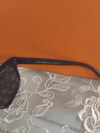 Occhiali da sole LV Louis Vuitton neri specchiati
