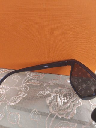 Occhiali da sole LV Louis Vuitton neri specchiati