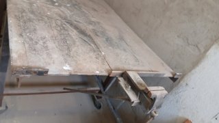 Mesa de hierro industrial. Escucho ofertas