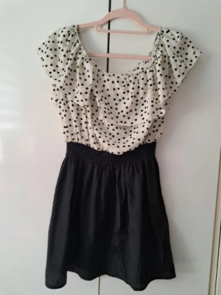 Vestido lunares blanco y negro