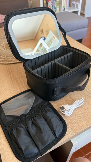 Neceser con espejo y luz LED