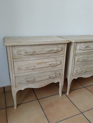Mesillas de noche antiguas de madera