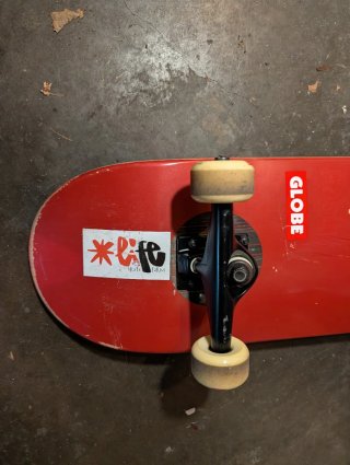 Skate Globe Carbon + Maple +