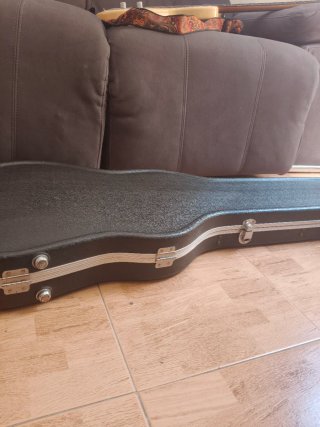 Estuche Duro Bajo Negro