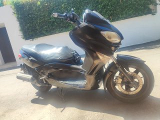 Yamaha XMAX Negra