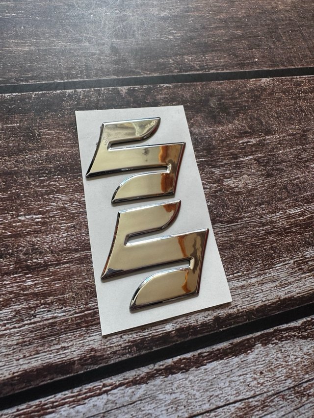 2 EMBLEMAS SUZUKI 3D GSX-R HAYABUSA BURGMAN MOTO