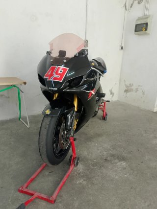 Suzuki GSXR 1000 K4 Negra