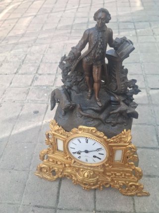 Reloj de sobremesa antiguo de bronce