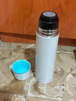 Termo blanco con banda azul