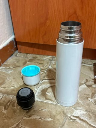 Termo blanco con banda azul