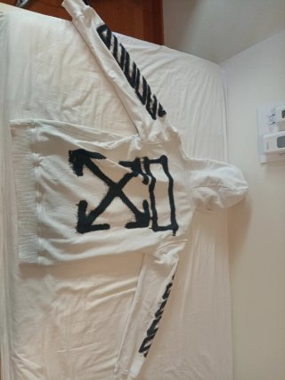 Off-White 2 jerseys blanco y rosa