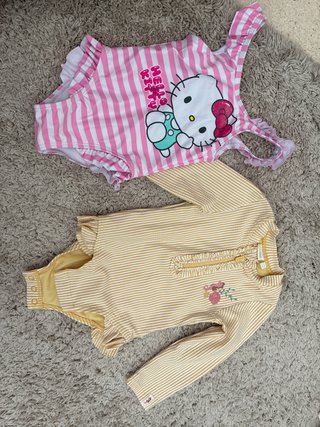 Bañadores de niña.  Ropa de niña