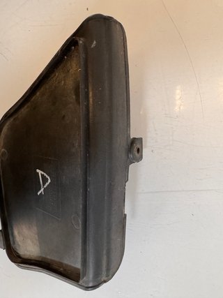 Tapa reposapie derecho Honda Pantheon 4T 125