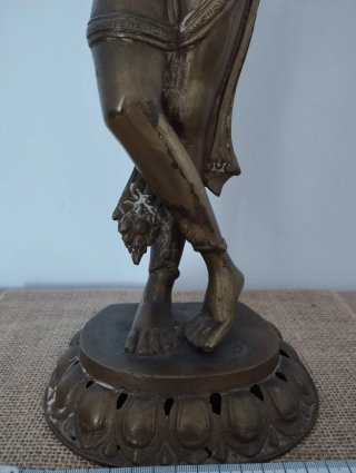 Figura de bronce bailarina hindú