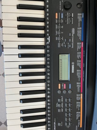 Piano Yamaha 61 teclas + soporte