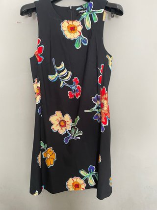 Vestido floral negro talla M