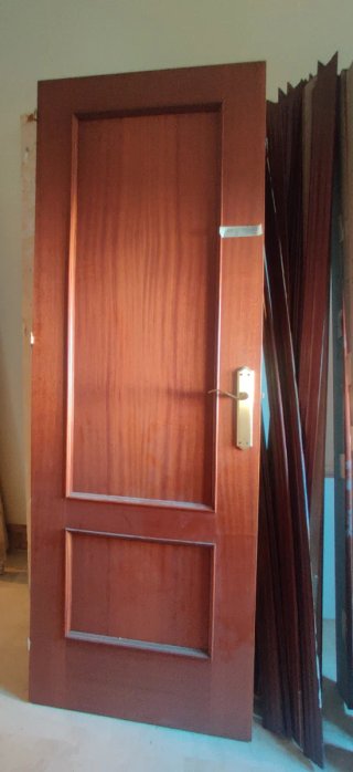 Puertas Sapelly Madera Maciza y Acristaladas