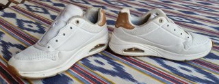 Zapatillas Skechers Blancas y Doradas