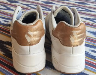 Zapatillas Skechers Blancas y Doradas