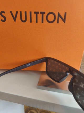 Occhiali da sole Louis Vuitton neri e argento