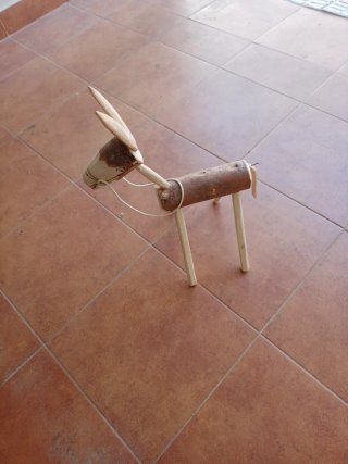 Burro de madera artesanal
