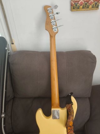 Bajo Marcus Miller P5R VM + Estuche Duro