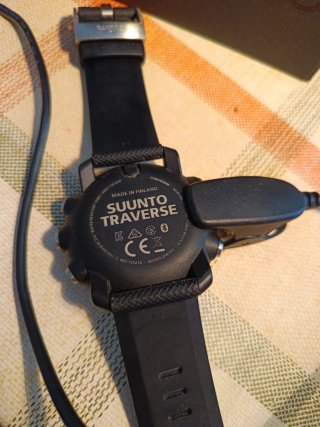 Reloj Suunto con caja y cargador