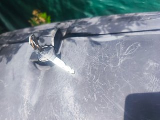 Baúl de reparto con llave