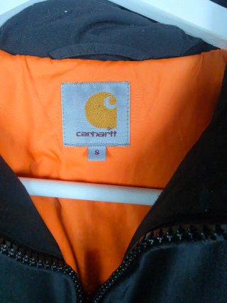 Chaqueta Carhartt Negra con Capucha