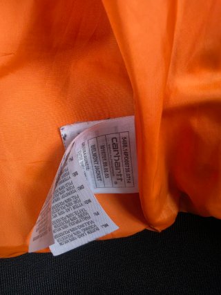 Chaqueta Carhartt Negra con Capucha